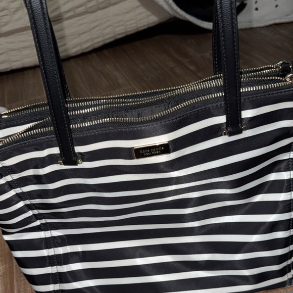 Purses - Picture 2 of 9